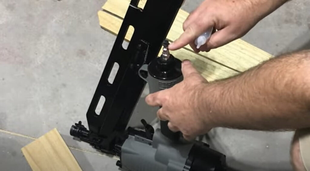 How to put oil in Numax framing nailer