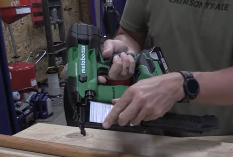 How do you load nails in Metabo NR1890DRS framing nailer