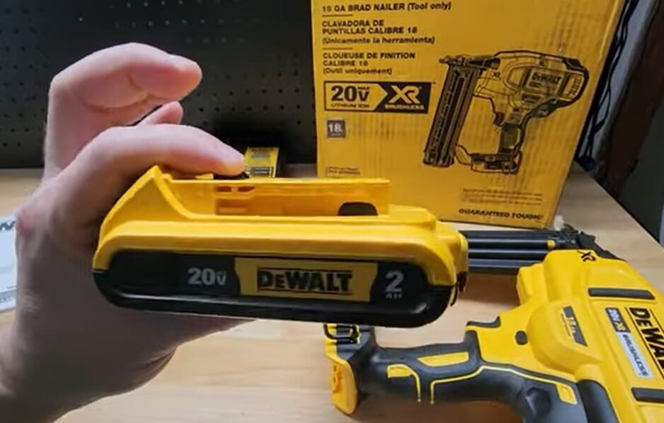 Dewalt DCN680D1 cordless nailer battery