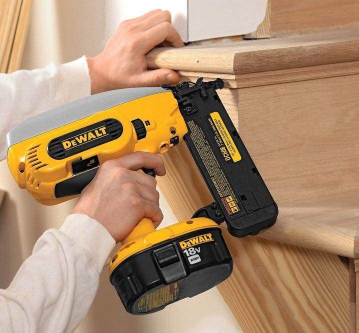 Brad nailer-dewalt