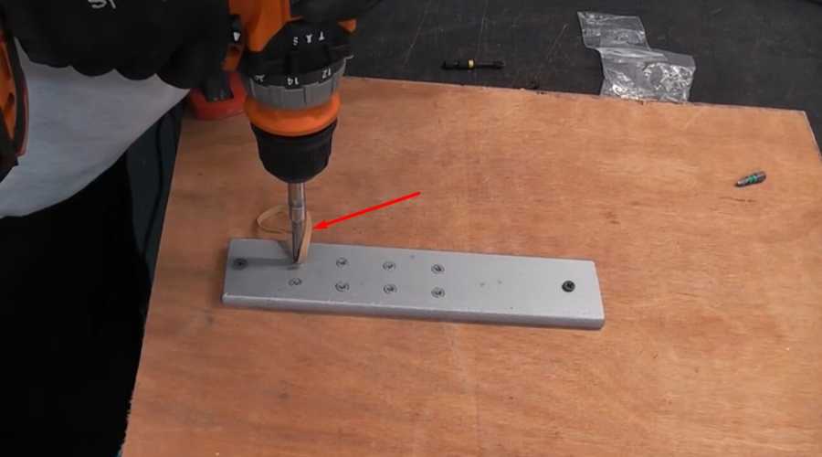 How To Use A Power Drill To Remove Screws