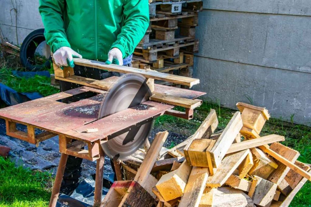 A medium size table saw use to cut woods using a portable generator